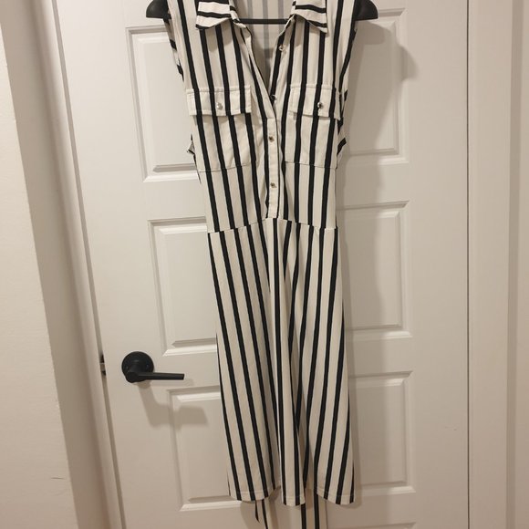 Collared, sleeveless striped dress - classic style - Picture 2 of 3